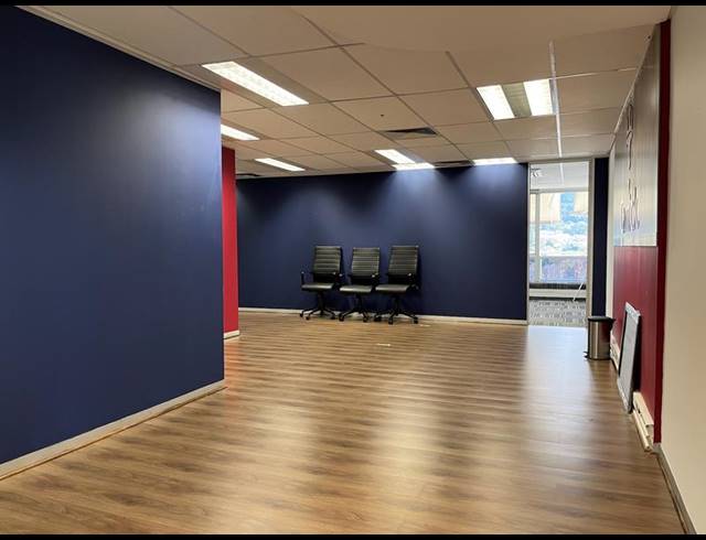 BUSINESS PROPERTY TO RENT IN CLAREMONT